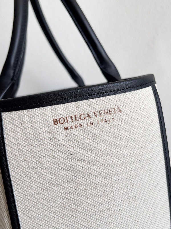 BOTTEGA VENETA Arco MEDIUM Tote [Bottega340] CELINE CHANEL ACCESSORIES LOEWE SHOES LOUIS VUITTON DIRO YSL OTHER BRAND HANDBAGS BALENCIAGA BOTTEGA VENETA GOYARD HERMES BURBERRY VALENTINO GUCCI FENDI MIUMIU CHLOE PRADA BVLGARI SUITCASE NEW ARRIVAL 