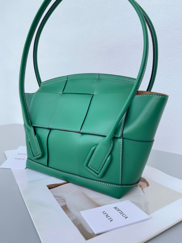 BOTTEGA VENETA ARCO [Bottega339] CELINE CHANEL ACCESSORIES LOEWE SHOES LOUIS VUITTON DIRO YSL OTHER BRAND HANDBAGS BALENCIAGA BOTTEGA VENETA GOYARD HERMES BURBERRY VALENTINO GUCCI FENDI MIUMIU CHLOE PRADA BVLGARI SUITCASE NEW ARRIVAL 
