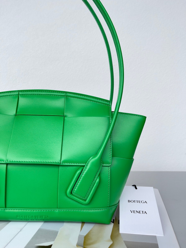 BOTTEGA VENETA ARCO [Bottega338] CELINE CHANEL ACCESSORIES LOEWE SHOES LOUIS VUITTON DIRO YSL OTHER BRAND HANDBAGS BALENCIAGA BOTTEGA VENETA GOYARD HERMES BURBERRY VALENTINO GUCCI FENDI MIUMIU CHLOE PRADA BVLGARI SUITCASE NEW ARRIVAL 