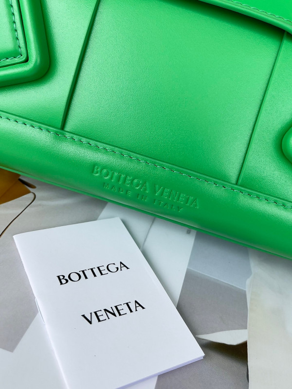 BOTTEGA VENETA ARCO [Bottega338] CELINE CHANEL ACCESSORIES LOEWE SHOES LOUIS VUITTON DIRO YSL OTHER BRAND HANDBAGS BALENCIAGA BOTTEGA VENETA GOYARD HERMES BURBERRY VALENTINO GUCCI FENDI MIUMIU CHLOE PRADA BVLGARI SUITCASE NEW ARRIVAL 