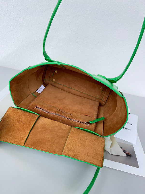 BOTTEGA VENETA ARCO [Bottega338] CELINE CHANEL ACCESSORIES LOEWE SHOES LOUIS VUITTON DIRO YSL OTHER BRAND HANDBAGS BALENCIAGA BOTTEGA VENETA GOYARD HERMES BURBERRY VALENTINO GUCCI FENDI MIUMIU CHLOE PRADA BVLGARI SUITCASE NEW ARRIVAL 