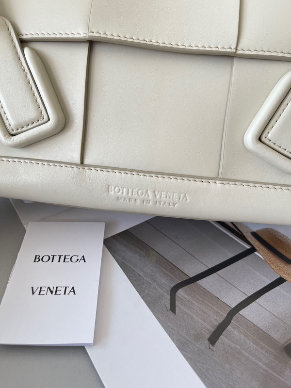 BOTTEGA VENETA ARCO [Bottega337] CELINE CHANEL ACCESSORIES LOEWE SHOES LOUIS VUITTON DIRO YSL OTHER BRAND HANDBAGS BALENCIAGA BOTTEGA VENETA GOYARD HERMES BURBERRY VALENTINO GUCCI FENDI MIUMIU CHLOE PRADA BVLGARI SUITCASE NEW ARRIVAL 