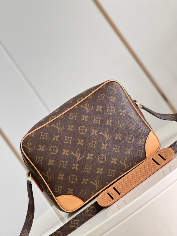 LOUIS VUITTON MESSENGER [Louis1883] CELINE CHANEL ACCESSORIES LOEWE SHOES LOUIS VUITTON DIRO YSL OTHER BRAND HANDBAGS BALENCIAGA BOTTEGA VENETA GOYARD HERMES BURBERRY VALENTINO GUCCI FENDI MIUMIU CHLOE PRADA BVLGARI SUITCASE NEW ARRIVAL 