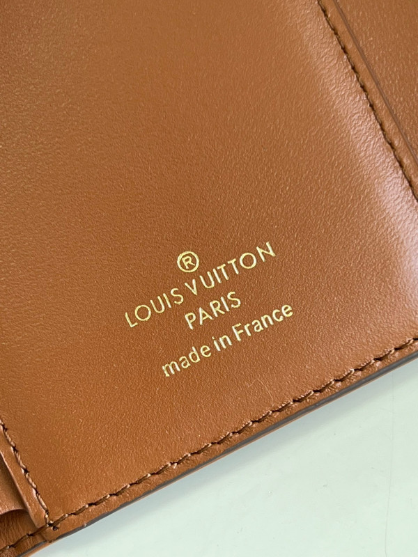 LOUIS VUITTON PONT 9 COMPACT WALLET [M81393] CELINE CHANEL ACCESSORIES LOEWE SHOES LOUIS VUITTON DIRO YSL OTHER BRAND HANDBAGS BALENCIAGA BOTTEGA VENETA GOYARD HERMES BURBERRY VALENTINO GUCCI FENDI MIUMIU CHLOE PRADA BVLGARI SUITCASE NEW ARRIVAL 