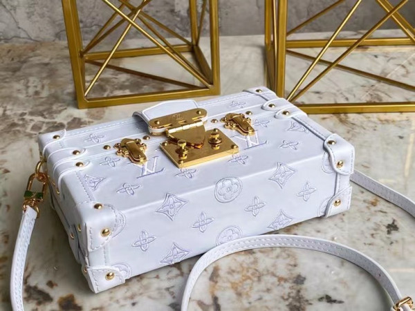 LOUIS VUITTON PETITE MALLE [Louis1882] CELINE CHANEL ACCESSORIES LOEWE SHOES LOUIS VUITTON DIRO YSL OTHER BRAND HANDBAGS BALENCIAGA BOTTEGA VENETA GOYARD HERMES BURBERRY VALENTINO GUCCI FENDI MIUMIU CHLOE PRADA BVLGARI SUITCASE NEW ARRIVAL 