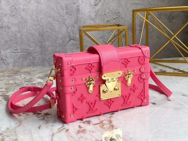 LOUIS VUITTON PETITE MALLE [M20745] CELINE CHANEL ACCESSORIES LOEWE SHOES LOUIS VUITTON DIRO YSL OTHER BRAND HANDBAGS BALENCIAGA BOTTEGA VENETA GOYARD HERMES BURBERRY VALENTINO GUCCI FENDI MIUMIU CHLOE PRADA BVLGARI SUITCASE NEW ARRIVAL 