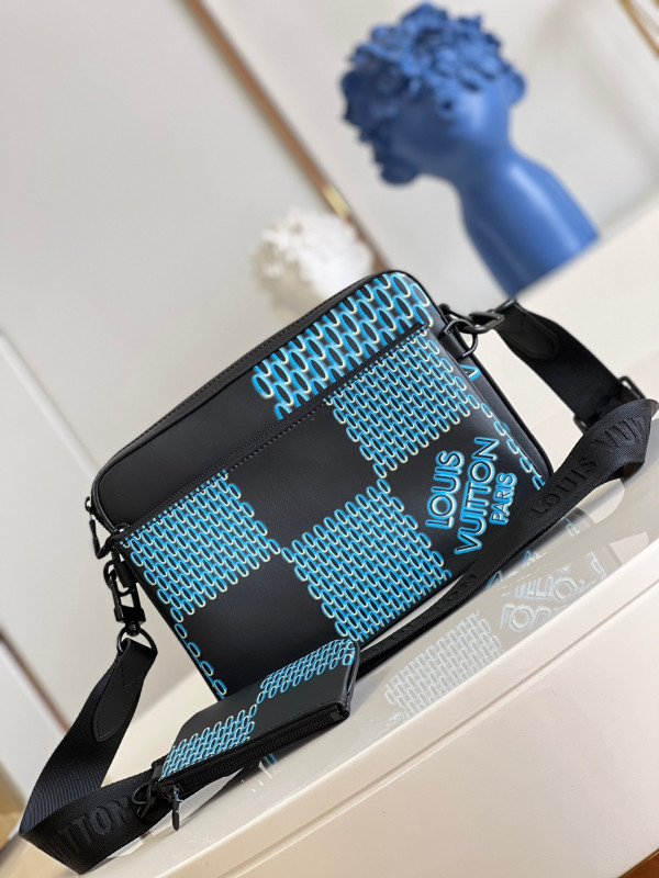 LOUIS VUITTON TRIO MESSENGER [Louis1876] CELINE CHANEL ACCESSORIES LOEWE SHOES LOUIS VUITTON DIRO YSL OTHER BRAND HANDBAGS BALENCIAGA BOTTEGA VENETA GOYARD HERMES BURBERRY VALENTINO GUCCI FENDI MIUMIU CHLOE PRADA BVLGARI SUITCASE NEW ARRIVAL 
