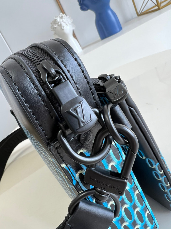 LOUIS VUITTON TRIO MESSENGER [Louis1876] CELINE CHANEL ACCESSORIES LOEWE SHOES LOUIS VUITTON DIRO YSL OTHER BRAND HANDBAGS BALENCIAGA BOTTEGA VENETA GOYARD HERMES BURBERRY VALENTINO GUCCI FENDI MIUMIU CHLOE PRADA BVLGARI SUITCASE NEW ARRIVAL 