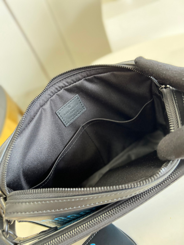 LOUIS VUITTON TRIO MESSENGER [Louis1876] CELINE CHANEL ACCESSORIES LOEWE SHOES LOUIS VUITTON DIRO YSL OTHER BRAND HANDBAGS BALENCIAGA BOTTEGA VENETA GOYARD HERMES BURBERRY VALENTINO GUCCI FENDI MIUMIU CHLOE PRADA BVLGARI SUITCASE NEW ARRIVAL 