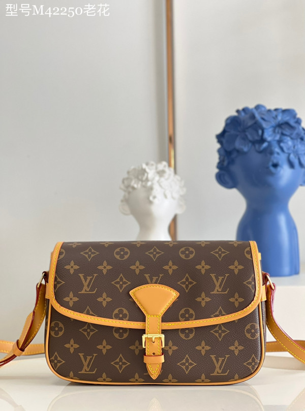 LOUIS VUITTON VINTAGE SOLOGNE [M42250] CELINE CHANEL ACCESSORIES LOEWE SHOES LOUIS VUITTON DIRO YSL OTHER BRAND HANDBAGS BALENCIAGA BOTTEGA VENETA GOYARD HERMES BURBERRY VALENTINO GUCCI FENDI MIUMIU CHLOE PRADA BVLGARI SUITCASE NEW ARRIVAL 