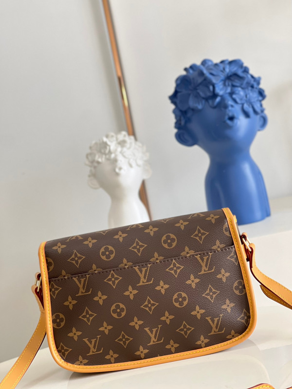 LOUIS VUITTON VINTAGE SOLOGNE [M42250] CELINE CHANEL ACCESSORIES LOEWE SHOES LOUIS VUITTON DIRO YSL OTHER BRAND HANDBAGS BALENCIAGA BOTTEGA VENETA GOYARD HERMES BURBERRY VALENTINO GUCCI FENDI MIUMIU CHLOE PRADA BVLGARI SUITCASE NEW ARRIVAL 
