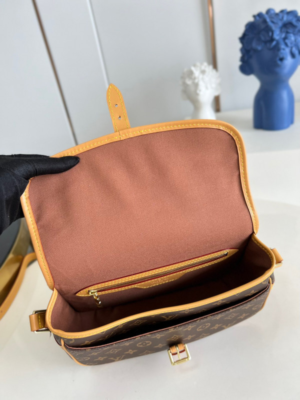 LOUIS VUITTON VINTAGE SOLOGNE [M42250] CELINE CHANEL ACCESSORIES LOEWE SHOES LOUIS VUITTON DIRO YSL OTHER BRAND HANDBAGS BALENCIAGA BOTTEGA VENETA GOYARD HERMES BURBERRY VALENTINO GUCCI FENDI MIUMIU CHLOE PRADA BVLGARI SUITCASE NEW ARRIVAL 