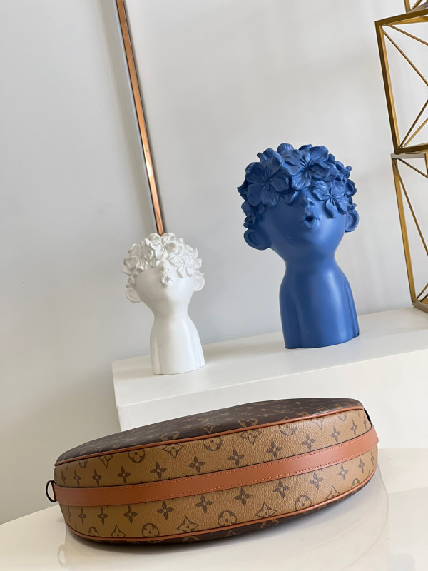 (image for) LOUIS VUITTON LOOP HOBO