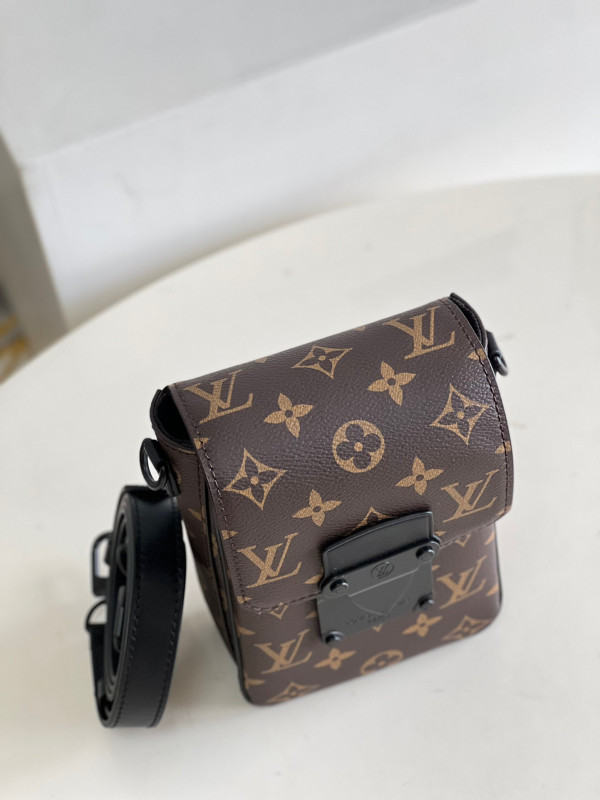 (image for) LOUIS VUITTON S-LOCK VERTICAL WEARABLE WALLET