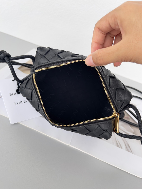 (image for) BOTTEGA VENETA Mini Loop Camera Bag