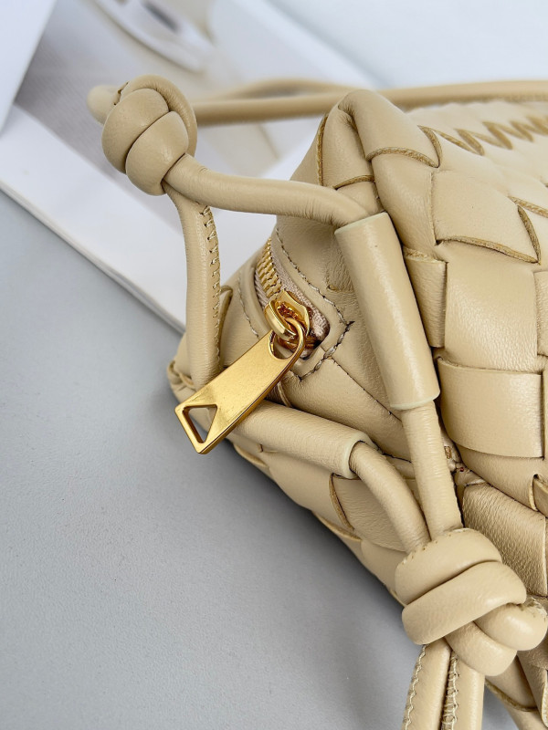(image for) BOTTEGA VENETA Mini Loop Camera Bag