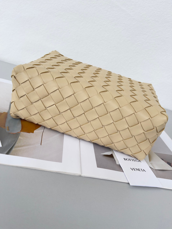 (image for) BOTTEGA VENETA Small Loop Camera Bag