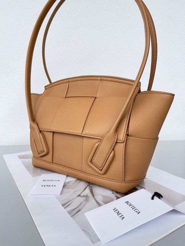 BOTTEGA VENETA ARCO (image for) BOTTEGA VENETA ARCO