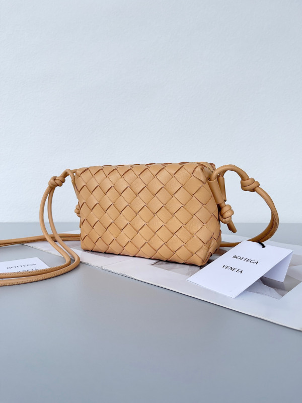 (image for) BOTTEGA VENETA Mini Loop Camera Bag