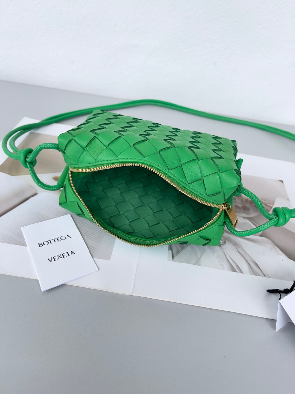 (image for) BOTTEGA VENETA Mini Loop Camera Bag