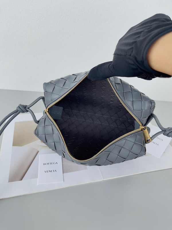 (image for) BOTTEGA VENETA Small Loop Camera Bag