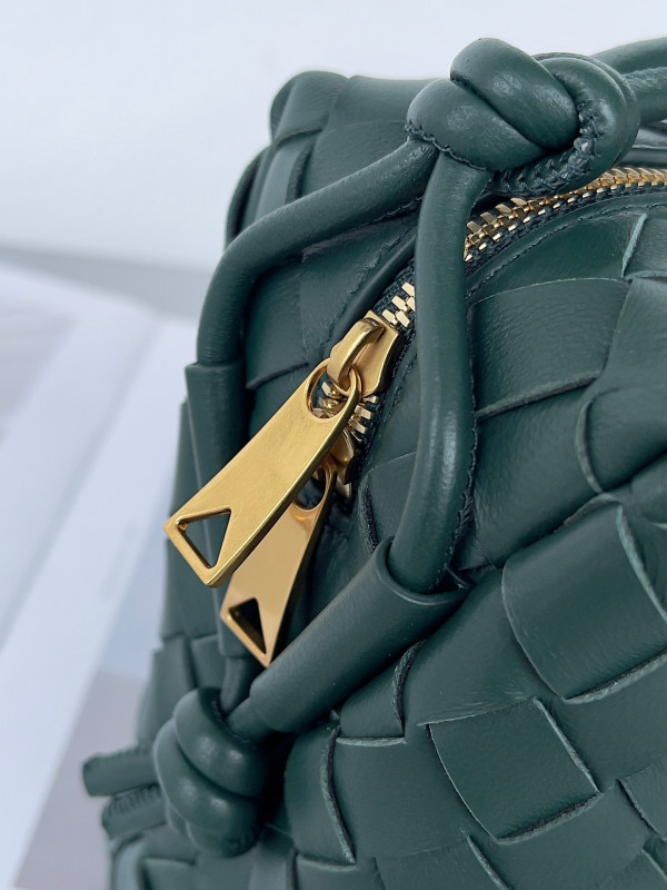 (image for) BOTTEGA VENETA Small Loop Camera Bag