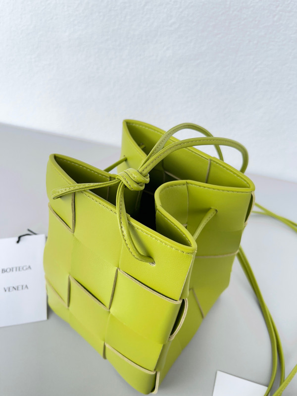 (image for) BOTTEGA VENETA Cassette Bucket Bag