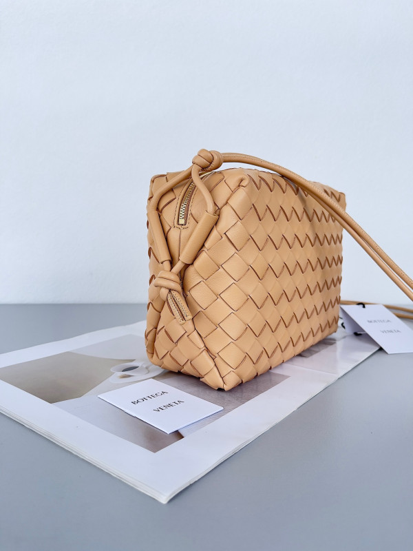 (image for) BOTTEGA VENETA Small Loop Camera Bag