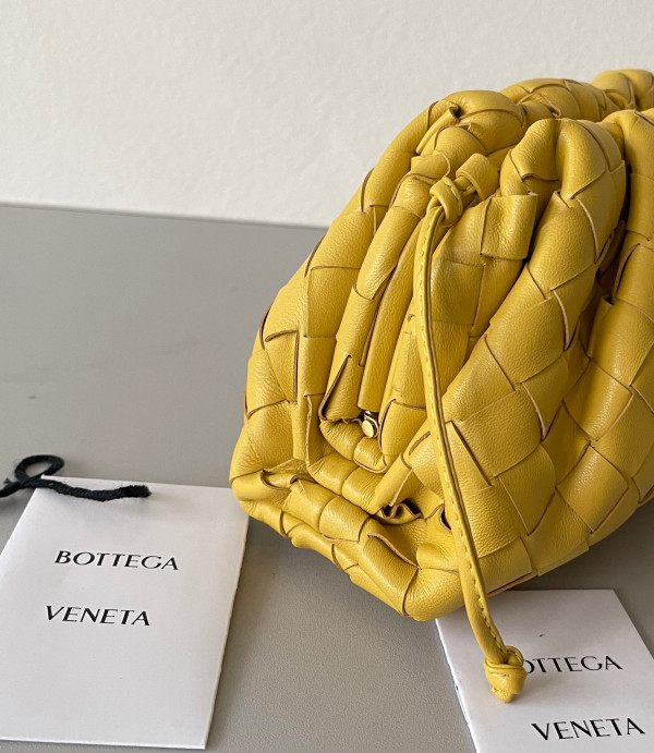 BOTTEGA VENETA MINI POUCH [Bottega275] CELINE CHANEL ACCESSORIES LOEWE SHOES LOUIS VUITTON DIRO YSL OTHER BRAND HANDBAGS BALENCIAGA BOTTEGA VENETA GOYARD HERMES BURBERRY VALENTINO GUCCI FENDI MIUMIU CHLOE PRADA BVLGARI SUITCASE NEW ARRIVAL 