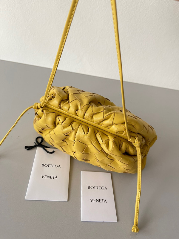 BOTTEGA VENETA MINI POUCH [Bottega275] CELINE CHANEL ACCESSORIES LOEWE SHOES LOUIS VUITTON DIRO YSL OTHER BRAND HANDBAGS BALENCIAGA BOTTEGA VENETA GOYARD HERMES BURBERRY VALENTINO GUCCI FENDI MIUMIU CHLOE PRADA BVLGARI SUITCASE NEW ARRIVAL 