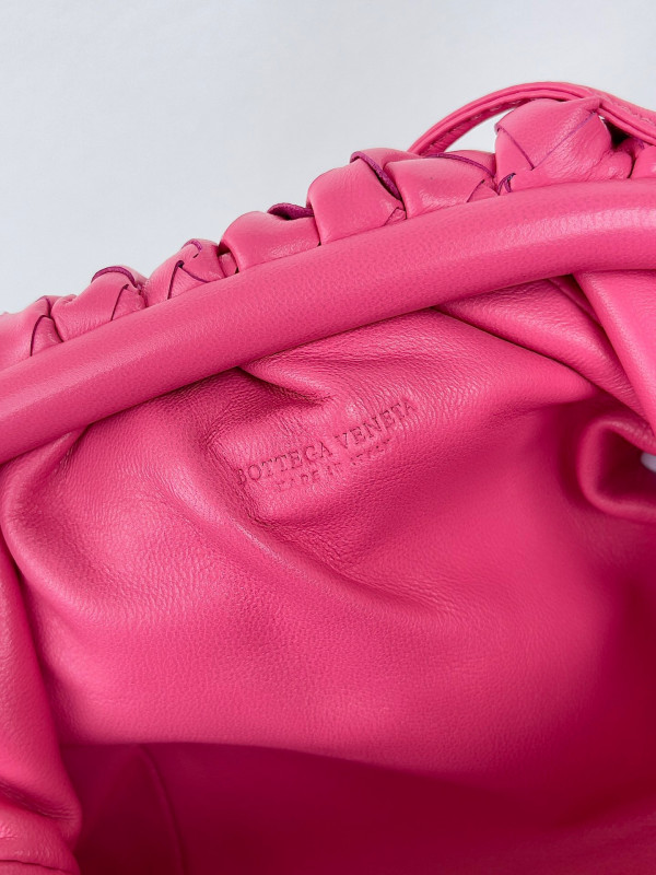 BOTTEGA VENETA MINI POUCH [Bottega274] CELINE CHANEL ACCESSORIES LOEWE SHOES LOUIS VUITTON DIRO YSL OTHER BRAND HANDBAGS BALENCIAGA BOTTEGA VENETA GOYARD HERMES BURBERRY VALENTINO GUCCI FENDI MIUMIU CHLOE PRADA BVLGARI SUITCASE NEW ARRIVAL 