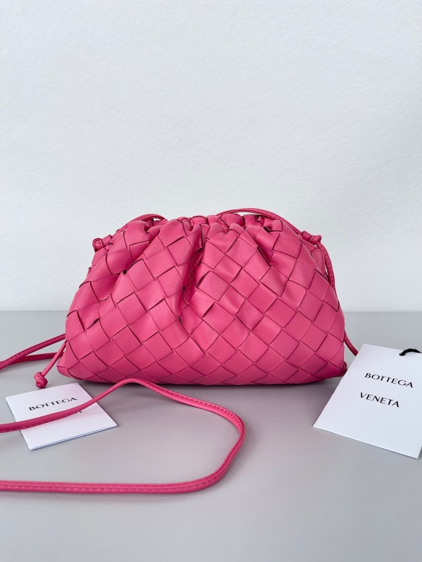 BOTTEGA VENETA MINI POUCH [Bottega274] CELINE CHANEL ACCESSORIES LOEWE SHOES LOUIS VUITTON DIRO YSL OTHER BRAND HANDBAGS BALENCIAGA BOTTEGA VENETA GOYARD HERMES BURBERRY VALENTINO GUCCI FENDI MIUMIU CHLOE PRADA BVLGARI SUITCASE NEW ARRIVAL 