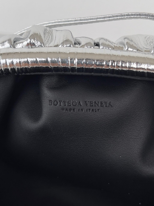 BOTTEGA VENETA MINI POUCH [Bottega271] CELINE CHANEL ACCESSORIES LOEWE SHOES LOUIS VUITTON DIRO YSL OTHER BRAND HANDBAGS BALENCIAGA BOTTEGA VENETA GOYARD HERMES BURBERRY VALENTINO GUCCI FENDI MIUMIU CHLOE PRADA BVLGARI SUITCASE NEW ARRIVAL 