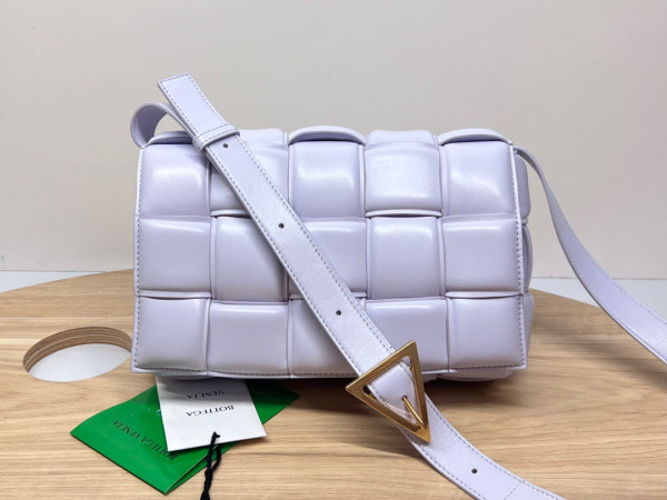 BOTTEGA VENETA CASSETTE [Bottega270] CELINE CHANEL ACCESSORIES LOEWE SHOES LOUIS VUITTON DIRO YSL OTHER BRAND HANDBAGS BALENCIAGA BOTTEGA VENETA GOYARD HERMES BURBERRY VALENTINO GUCCI FENDI MIUMIU CHLOE PRADA BVLGARI SUITCASE NEW ARRIVAL 