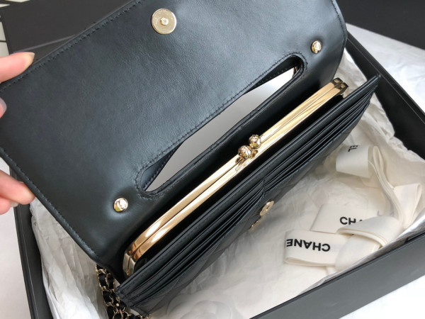 CL FLAP PHONE HOLDER WITH CHAIN [AP2875-2] CELINE CHANEL ACCESSORIES LOEWE SHOES LOUIS VUITTON DIRO YSL OTHER BRAND HANDBAGS BALENCIAGA BOTTEGA VENETA GOYARD HERMES BURBERRY VALENTINO GUCCI FENDI MIUMIU CHLOE PRADA BVLGARI SUITCASE NEW ARRIVAL 