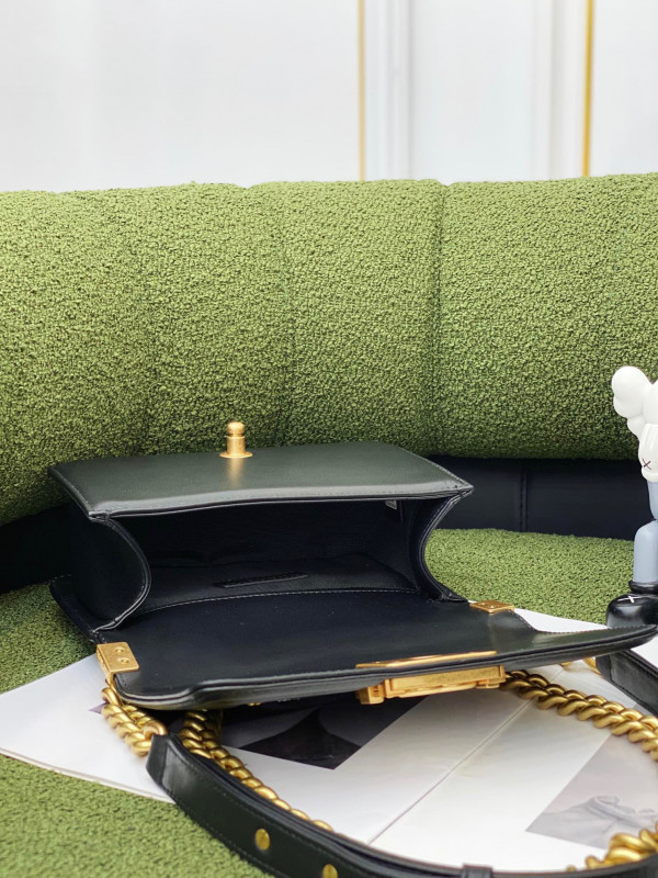 CL BOY BAG 20CM [CL2553] CELINE CHANEL ACCESSORIES LOEWE SHOES LOUIS VUITTON DIRO YSL OTHER BRAND HANDBAGS BALENCIAGA BOTTEGA VENETA GOYARD HERMES BURBERRY VALENTINO GUCCI FENDI MIUMIU CHLOE PRADA BVLGARI SUITCASE NEW ARRIVAL 