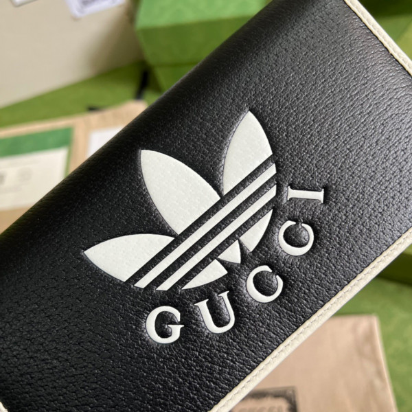 Adidas x Gucci wallet with chain [621892-9] CELINE CHANEL ACCESSORIES LOEWE SHOES LOUIS VUITTON DIRO YSL OTHER BRAND HANDBAGS BALENCIAGA BOTTEGA VENETA GOYARD HERMES BURBERRY VALENTINO GUCCI FENDI MIUMIU CHLOE PRADA BVLGARI SUITCASE NEW ARRIVAL 
