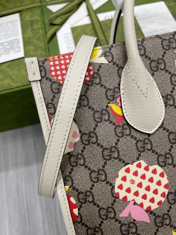GUCCI GG small tote bag [659983-2] CELINE CHANEL ACCESSORIES LOEWE SHOES LOUIS VUITTON DIRO YSL OTHER BRAND HANDBAGS BALENCIAGA BOTTEGA VENETA GOYARD HERMES BURBERRY VALENTINO GUCCI FENDI MIUMIU CHLOE PRADA BVLGARI SUITCASE NEW ARRIVAL 