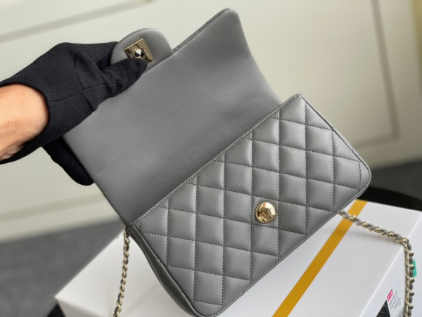 CL MINI FLAP BAG WITH TOP HANDLE [AS2431-21] CELINE CHANEL ACCESSORIES LOEWE SHOES LOUIS VUITTON DIRO YSL OTHER BRAND HANDBAGS BALENCIAGA BOTTEGA VENETA GOYARD HERMES BURBERRY VALENTINO GUCCI FENDI MIUMIU CHLOE PRADA BVLGARI SUITCASE NEW ARRIVAL 