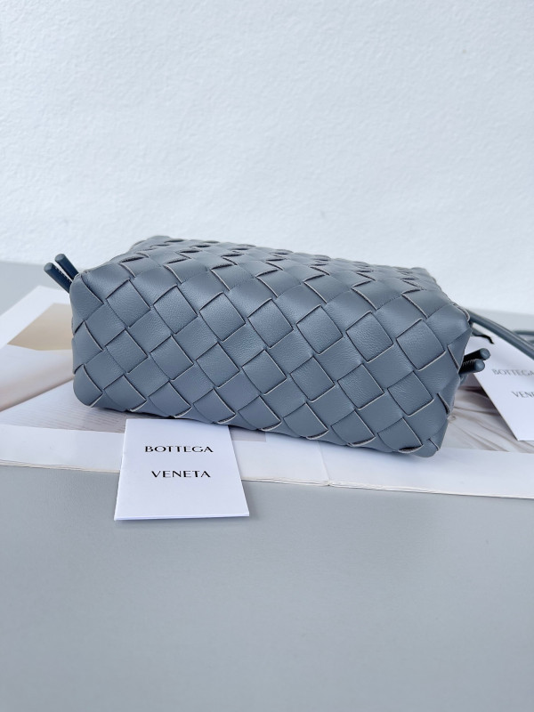 (image for) BOTTEGA VENETA Mini Loop Camera Bag