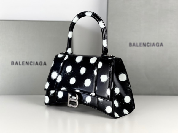 (image for) BALENCIAGA HOURGLASS