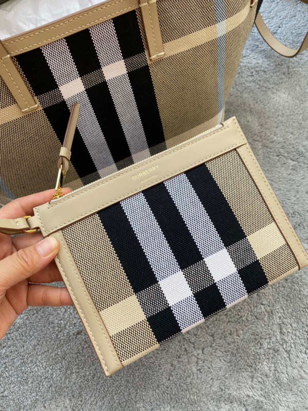 (image for) BURBERRY TOTE