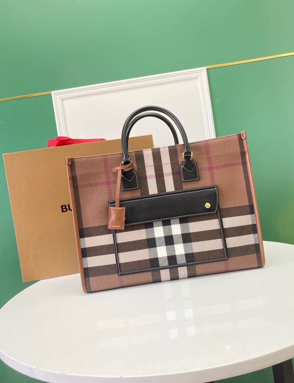 BURBERRY MEDIUM Freya TOTE (image for) BURBERRY MEDIUM Freya TOTE