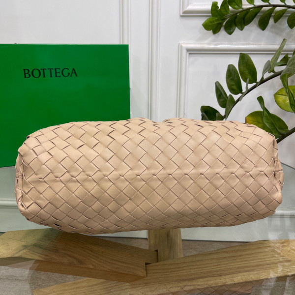 (image for) BOTTEGA VENETA Pouch