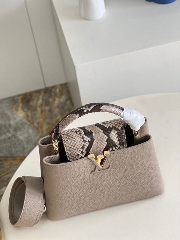 (image for) LOUIS VUITTON CAPUCINES BB