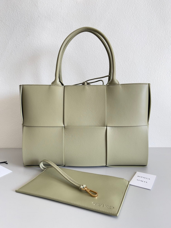 BOTTEGA VENETA Arco MEDIUM Tote (image for) BOTTEGA VENETA Arco MEDIUM Tote