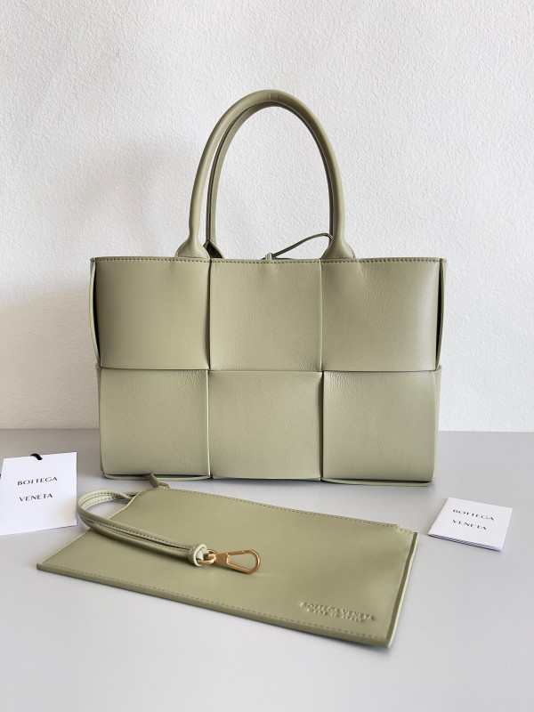 (image for) BOTTEGA VENETA Small Arco Tote Bag