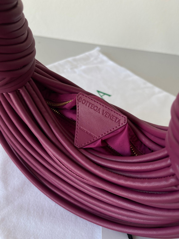 BOTTEGA VENETA Double Knot [Bottega215] CELINE CHANEL ACCESSORIES LOEWE SHOES LOUIS VUITTON DIRO YSL OTHER BRAND HANDBAGS BALENCIAGA BOTTEGA VENETA GOYARD HERMES BURBERRY VALENTINO GUCCI FENDI MIUMIU CHLOE PRADA BVLGARI SUITCASE NEW ARRIVAL 