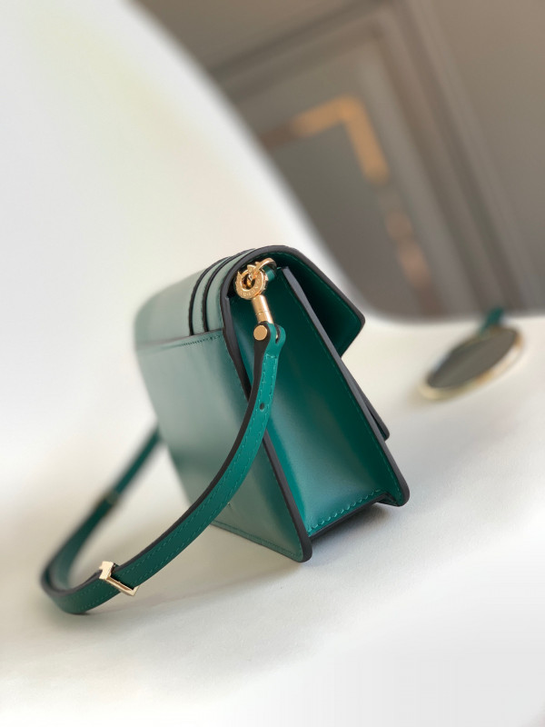 BVLGARI SERPENTI FOREVER EAST-WEST SHOULDER BAG [Bvlgari114] CELINE CHANEL ACCESSORIES LOEWE SHOES LOUIS VUITTON DIRO YSL OTHER BRAND HANDBAGS BALENCIAGA BOTTEGA VENETA GOYARD HERMES BURBERRY VALENTINO GUCCI FENDI MIUMIU CHLOE PRADA BVLGARI SUITCASE NEW ARRIVAL 