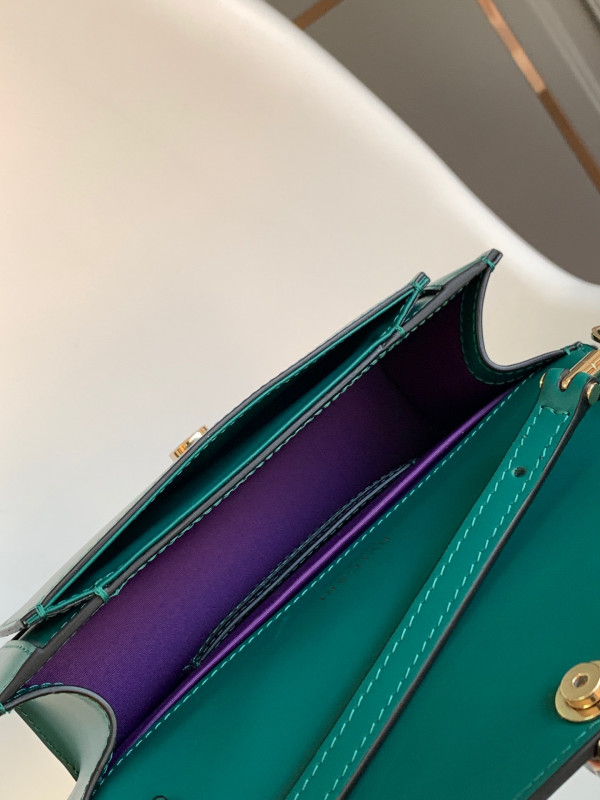 BVLGARI SERPENTI FOREVER EAST-WEST SHOULDER BAG [Bvlgari114] CELINE CHANEL ACCESSORIES LOEWE SHOES LOUIS VUITTON DIRO YSL OTHER BRAND HANDBAGS BALENCIAGA BOTTEGA VENETA GOYARD HERMES BURBERRY VALENTINO GUCCI FENDI MIUMIU CHLOE PRADA BVLGARI SUITCASE NEW ARRIVAL 